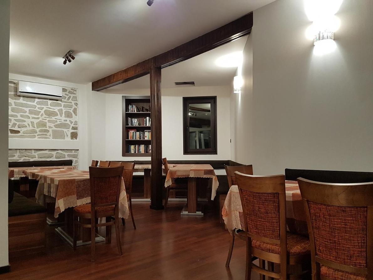 גלבטרצי Trifon Zarezan Family Hotel מראה חיצוני תמונה